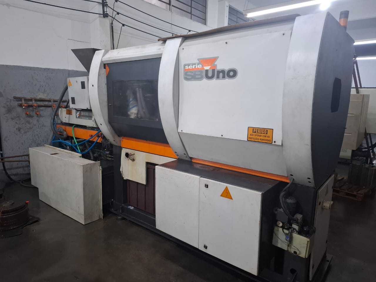 Injetora Sandretto 80 tons